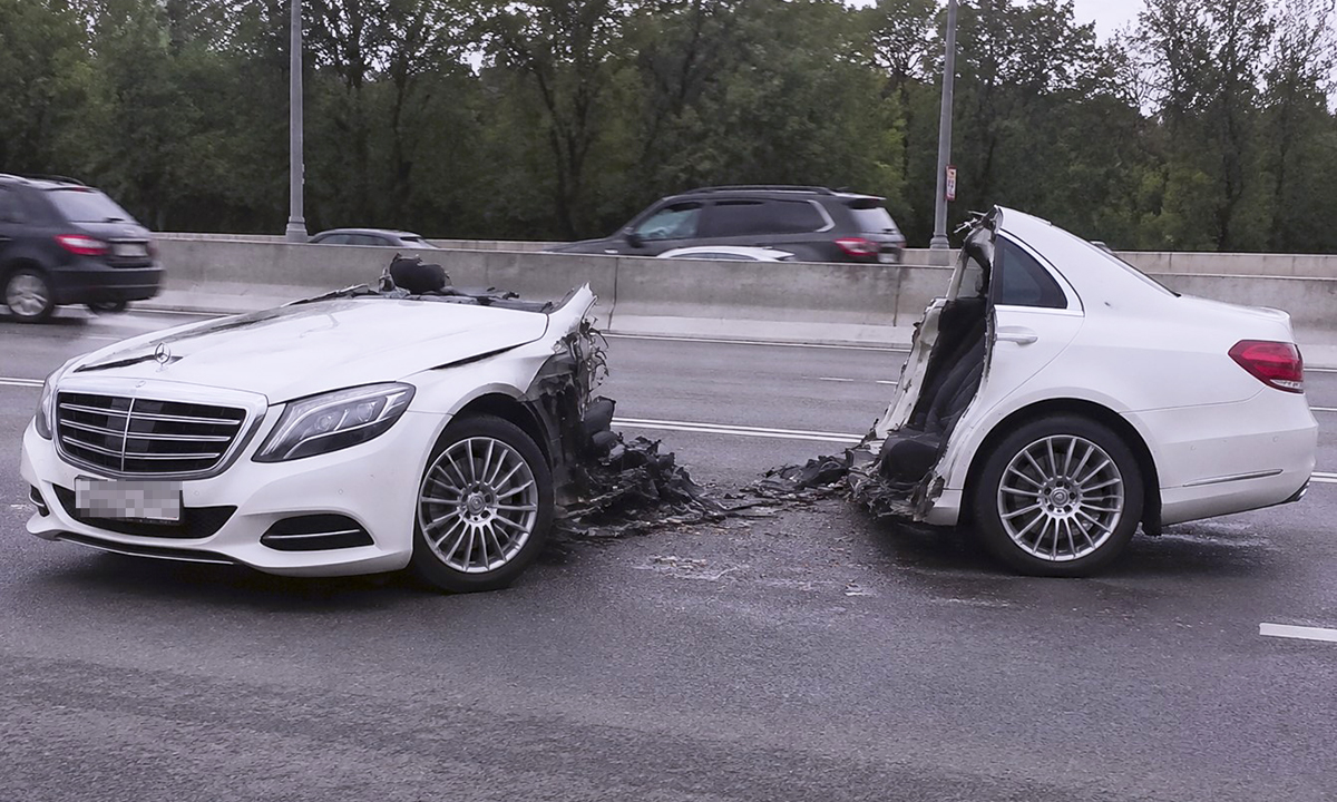 Mercedes пополам